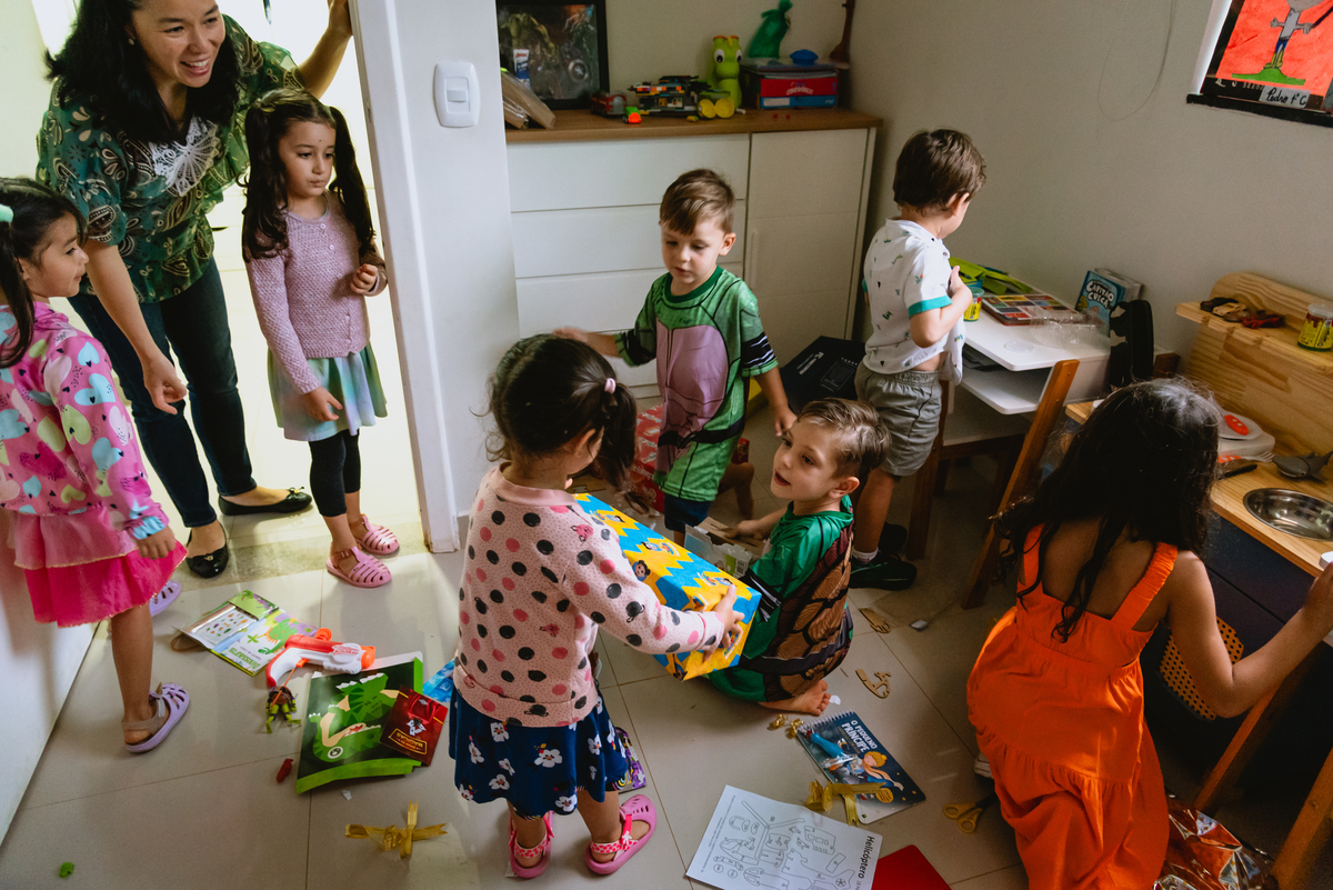 foto de festa infantil crianças brincando 