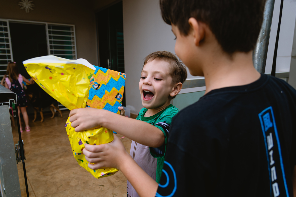 foto de festa infantil crianças brincando 