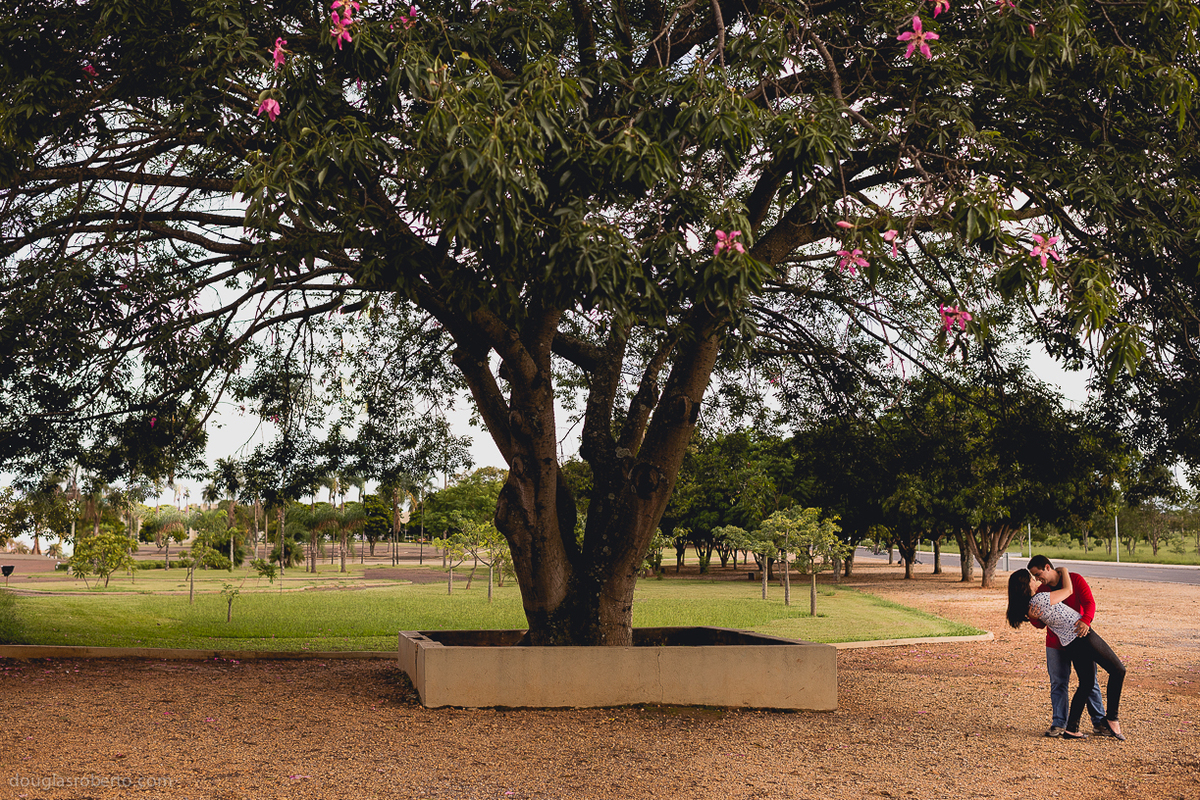 ensaio-de-casal-fotos-de-casal-fotografo-de-casais-casamento-fotografia-de-casamento-fotografo-de-casamento-fotografo-de-brasilia--fotos-espontaneas-fotos-divertidas