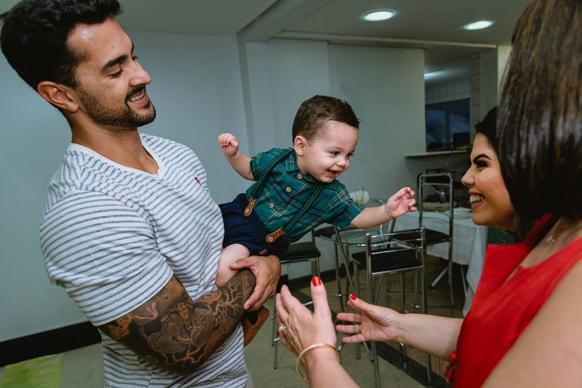 fotos de festa infantil - brincando com o tio