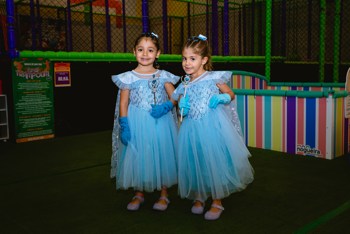 fotos de festa infantil - irmãs gemeas - Pic Jump Festas