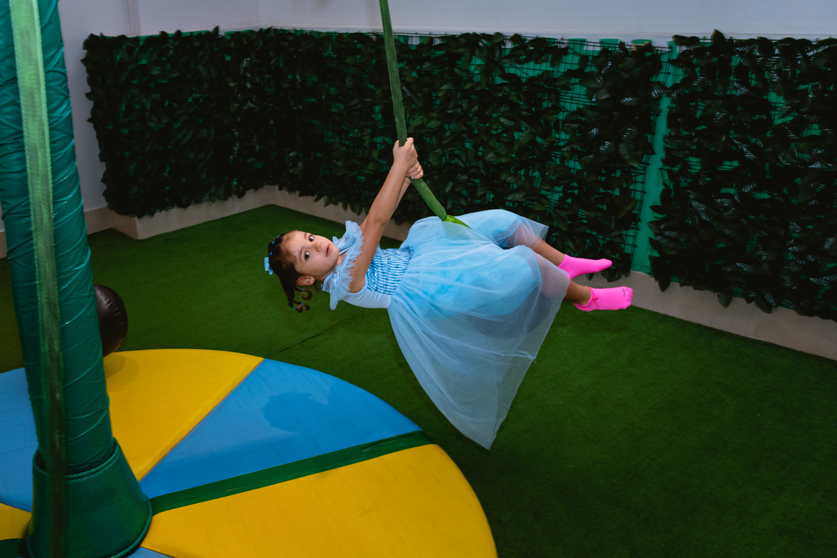 fotos de festa infantil - menina brincando - Pic Jump Festas