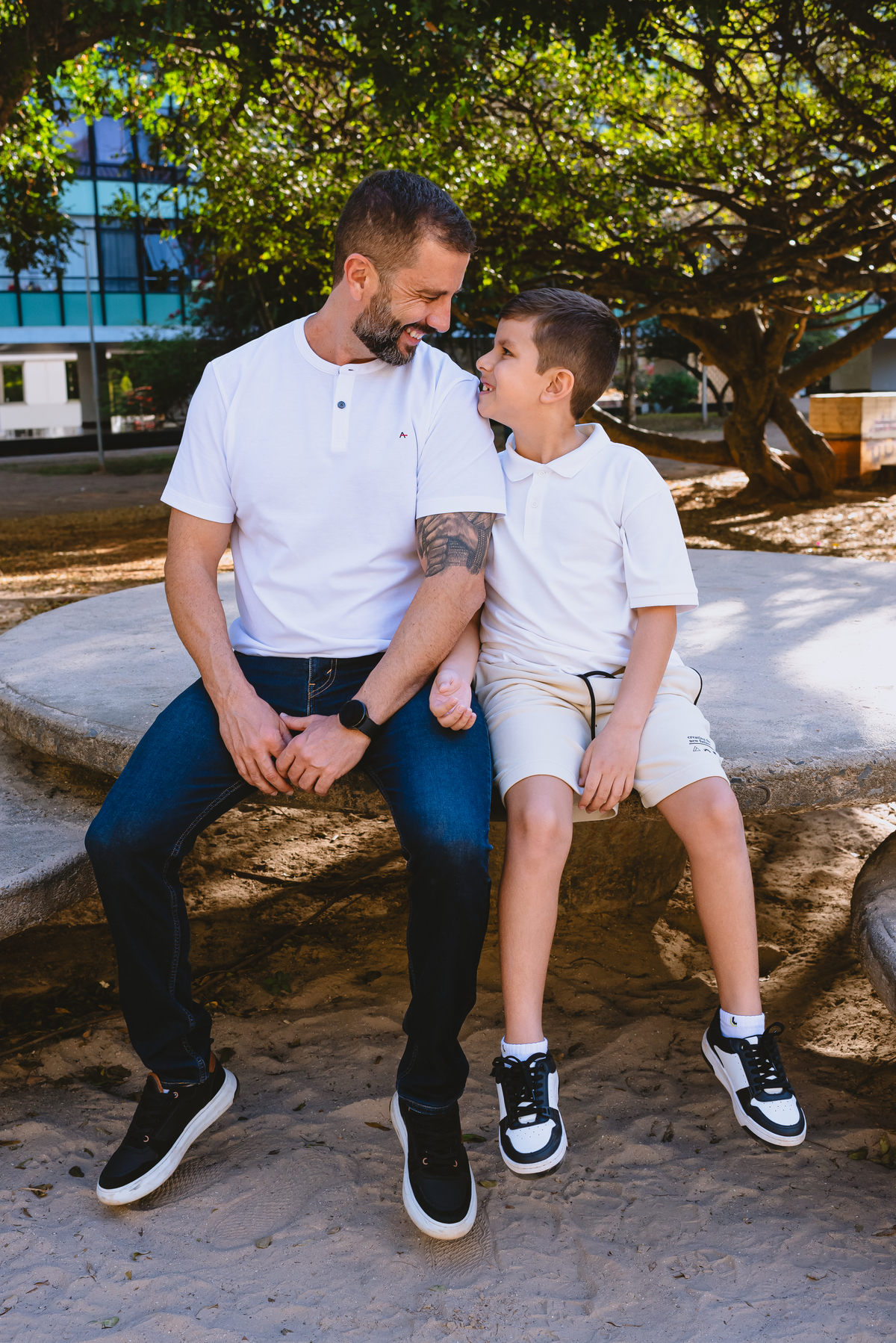 Ensaio de fotos de família na igrejinha da 307 em Brasília 