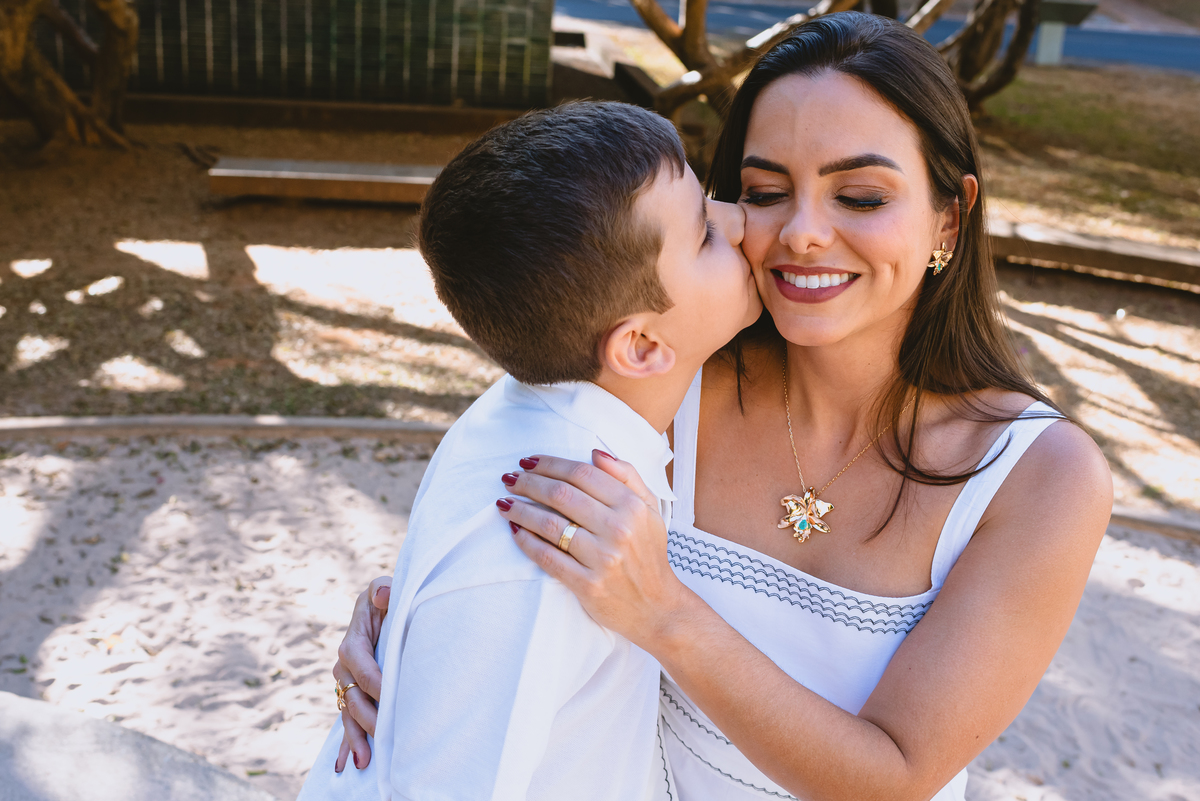 Ensaio de fotos de família na igrejinha da 307 em Brasília 
