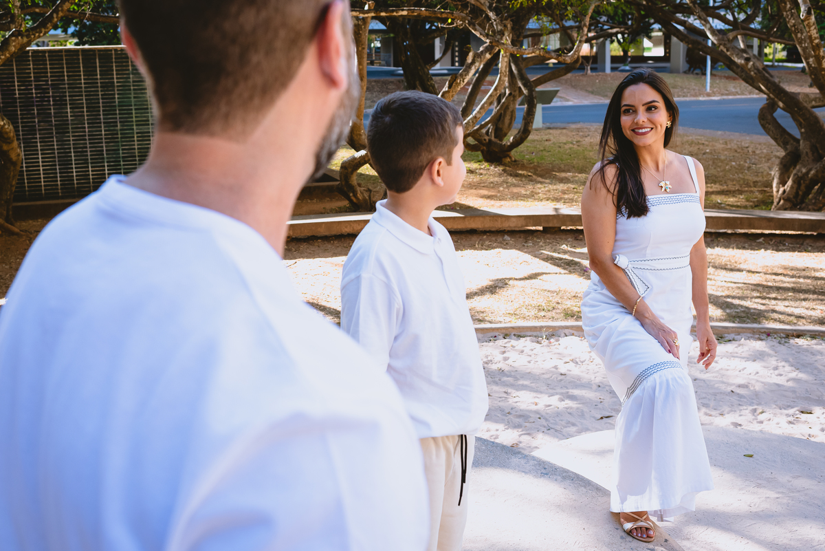 Ensaio de fotos de família na igrejinha da 307 em Brasília 