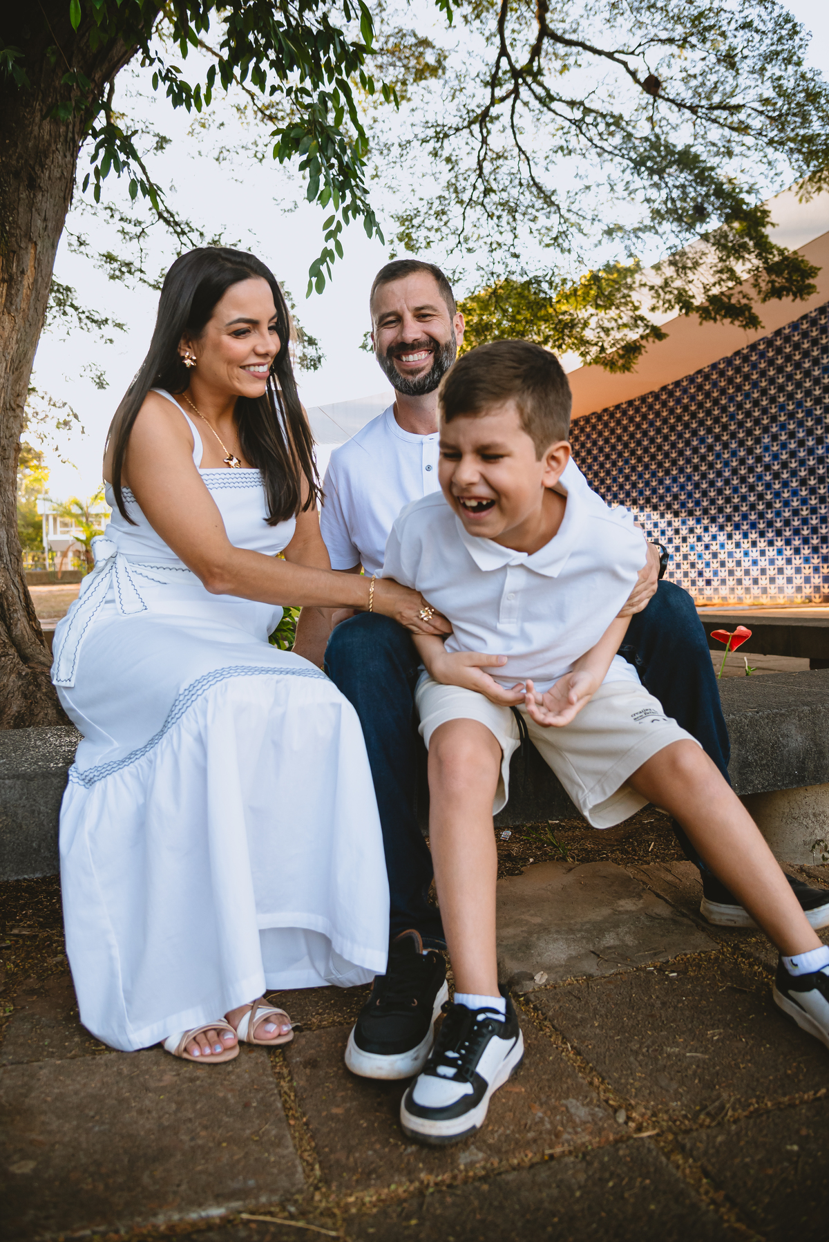 Ensaio de fotos de família na igrejinha da 307 em Brasília 