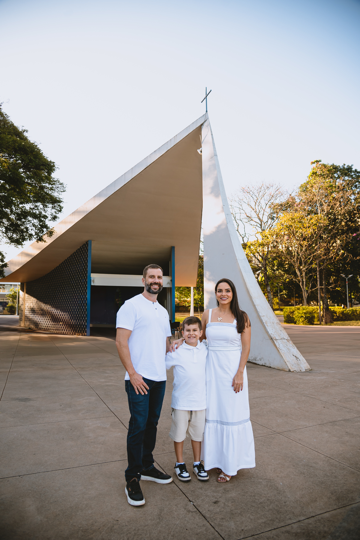 Ensaio de fotos de família na igrejinha da 307 em Brasília 