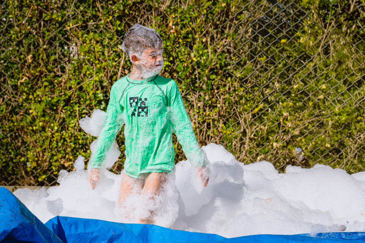 fotos de festa infantil com chuva de espuma
