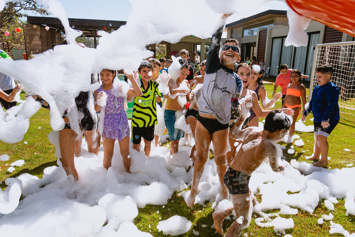 fotos de festa infantil com chuva de espuma