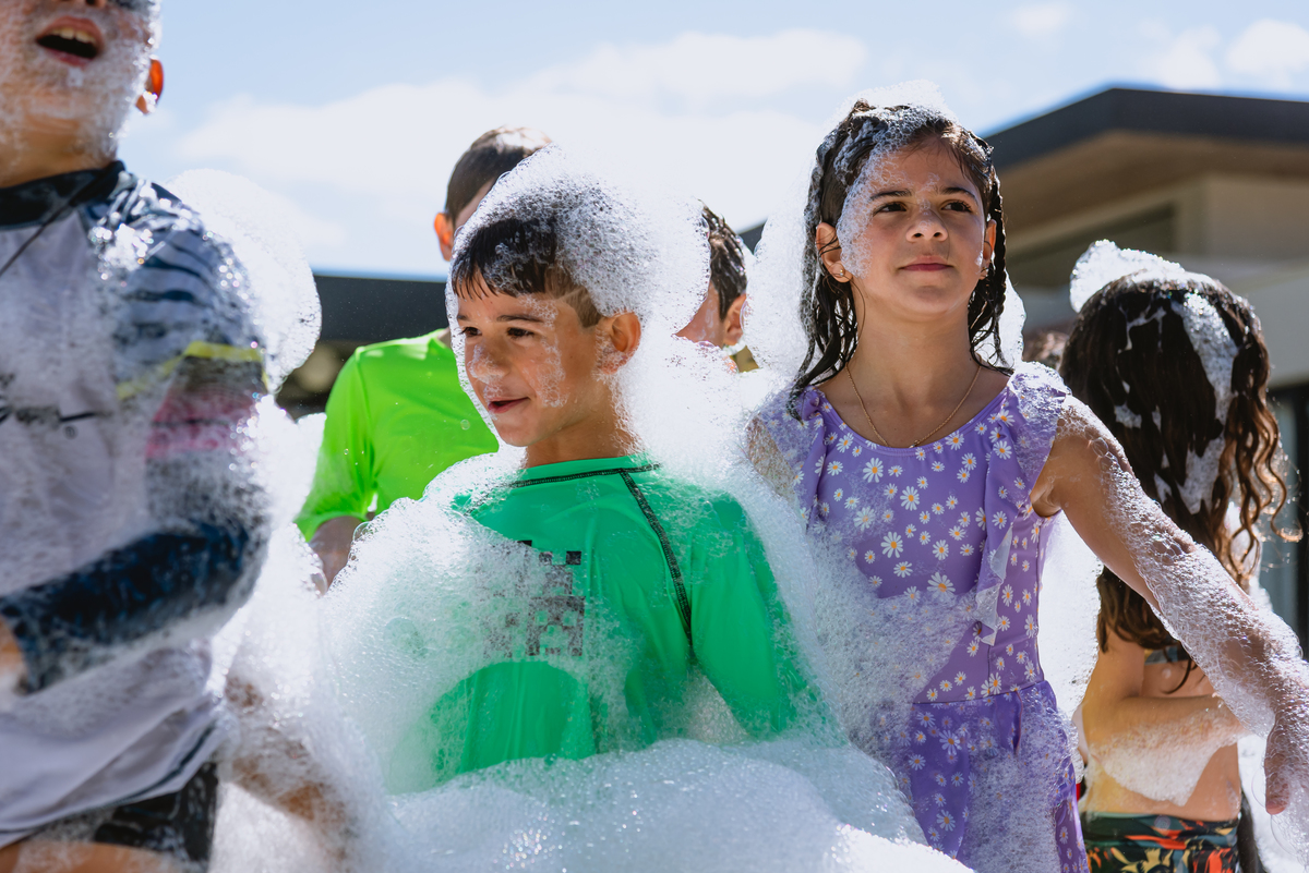 fotos de festa infantil com chuva de espuma