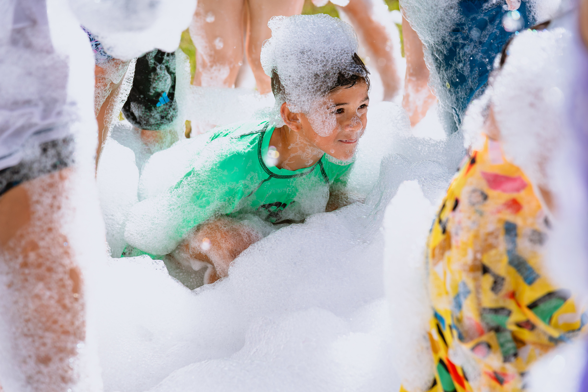 fotos de festa infantil com chuva de espuma