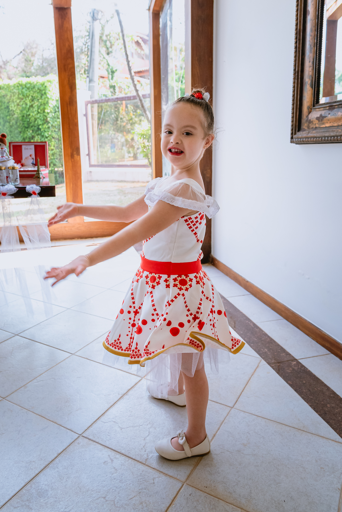 foto de festa de crianças - fotógrafo infantil - decoração de bailarina - foto de criança com down