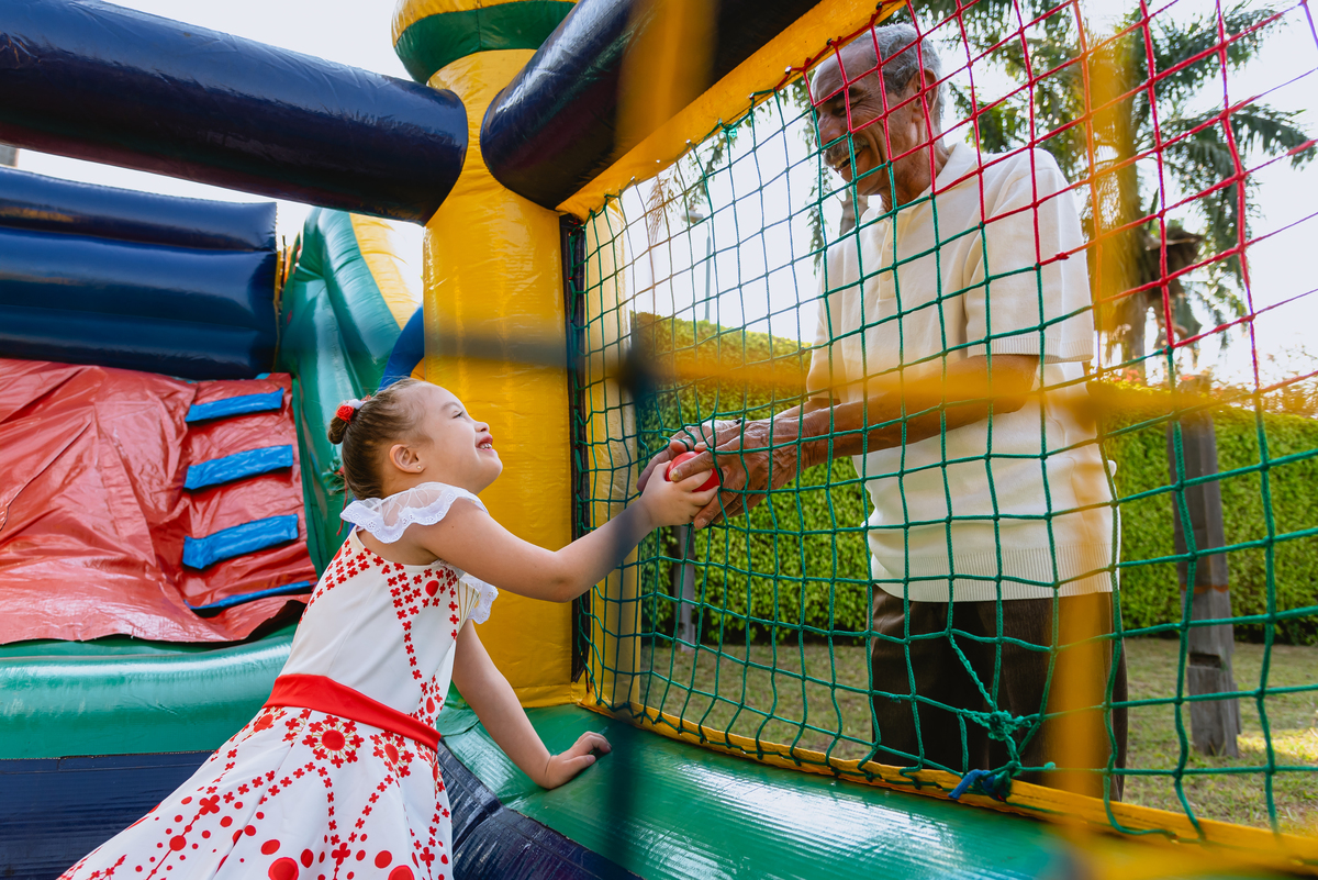 foto de festa de crianças - fotógrafo infantil - decoração de bailarina - foto de criança com down