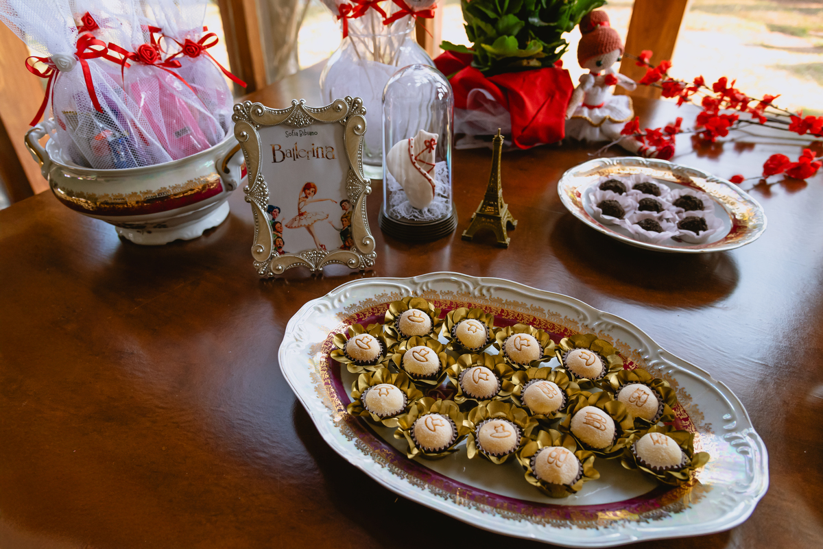 foto de festa de crianças - fotógrafo infantil - decoração de bailarina - foto de criança com down