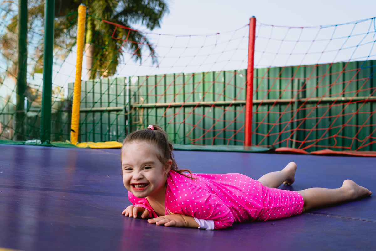 foto de festa de crianças - fotógrafo infantil - decoração de bailarina - foto de criança com down