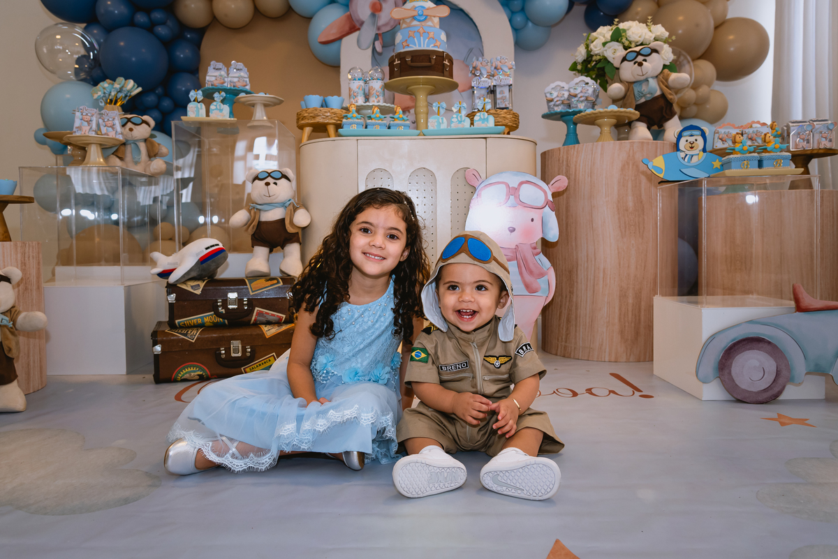 foto de festa de crianças - fotógrafo infantil - decoração de aviador - decoração DW Festas Personalizadas