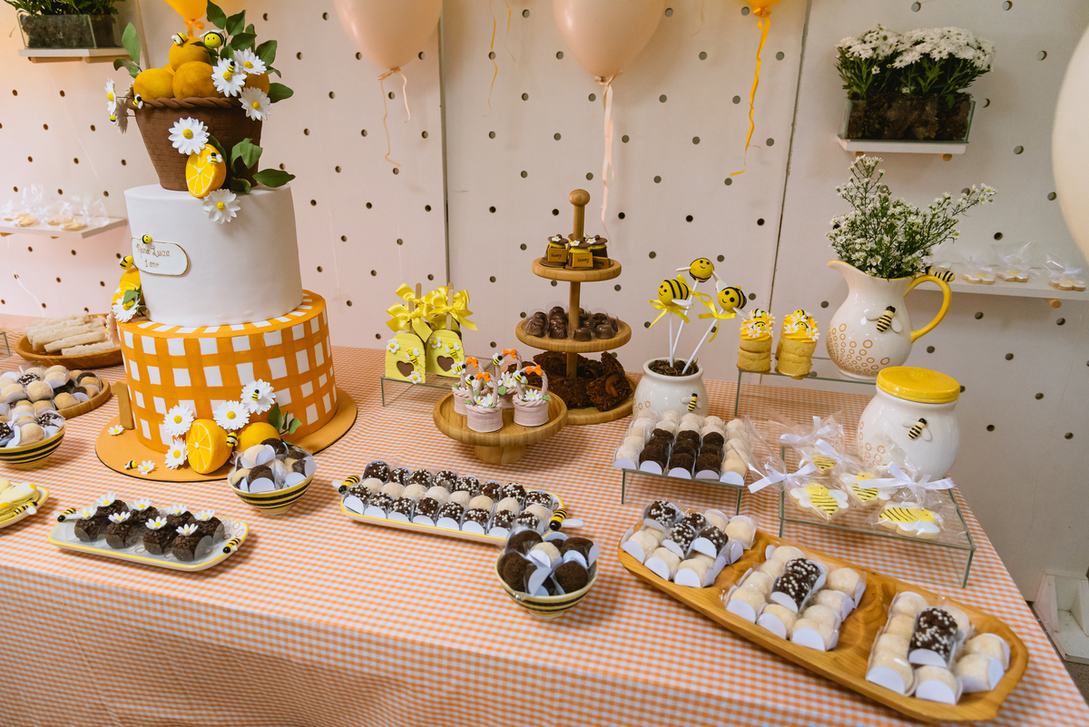 foto de festa de crianças - fotógrafo infantil - decoração abelha -  decorador Réservé Petit 