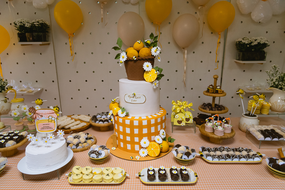 foto de festa de crianças - fotógrafo infantil - decoração abelha -  decorador Réservé Petit 