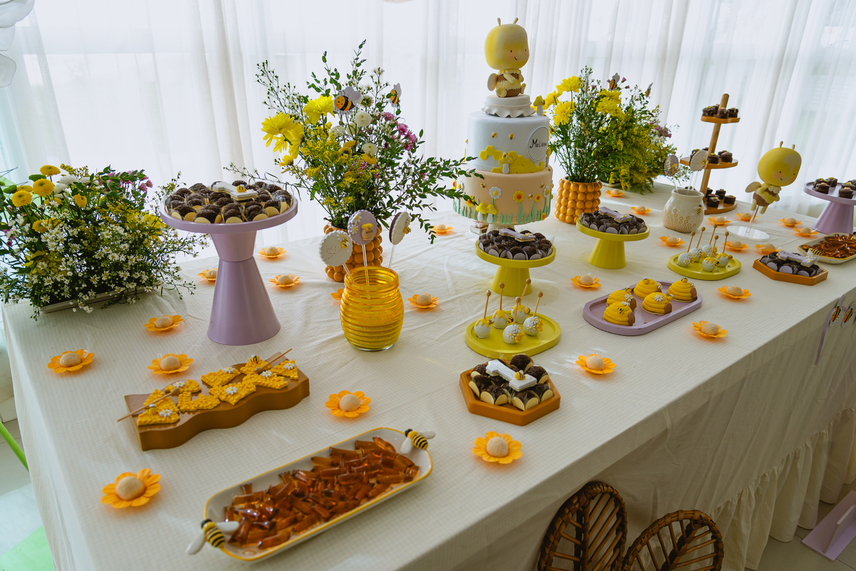 foto de festa de crianças - fotógrafo infantil - decoração - de abelha 