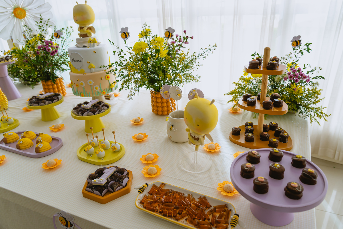 foto de festa de crianças - fotógrafo infantil - decoração - de abelha 