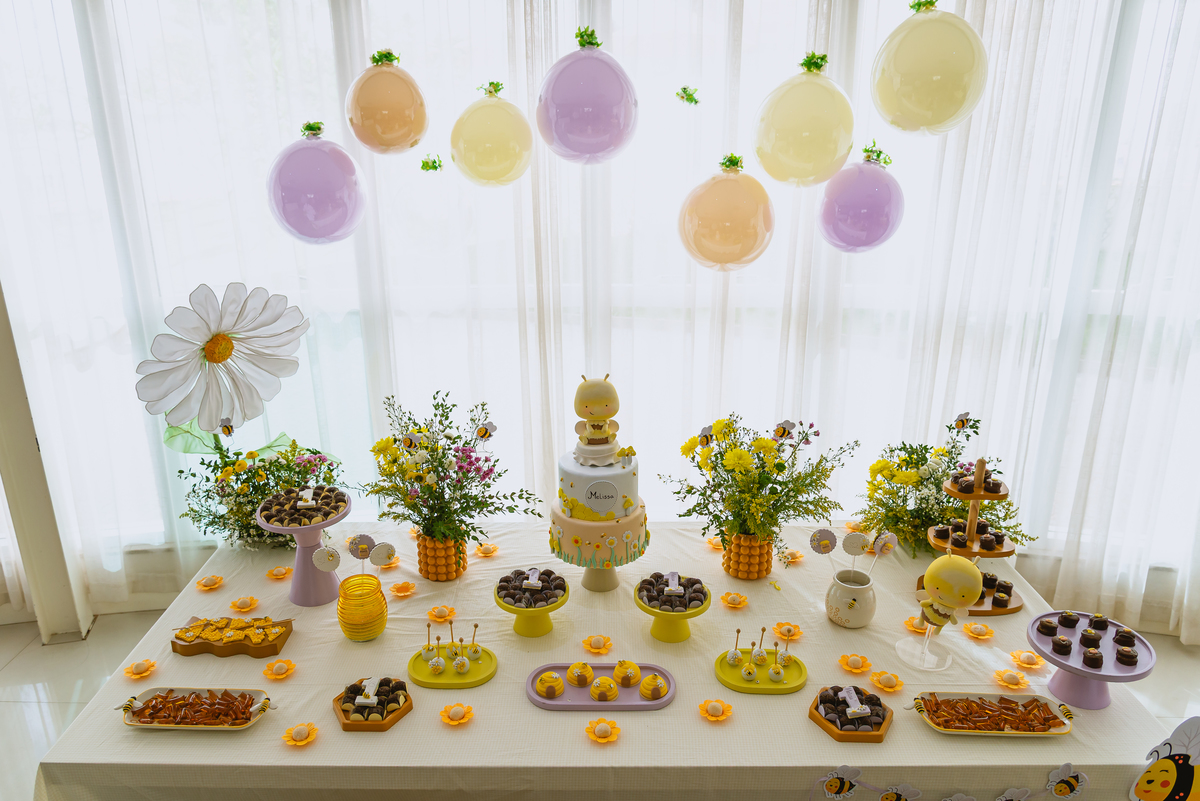 foto de festa de crianças - fotógrafo infantil - decoração - de abelha 