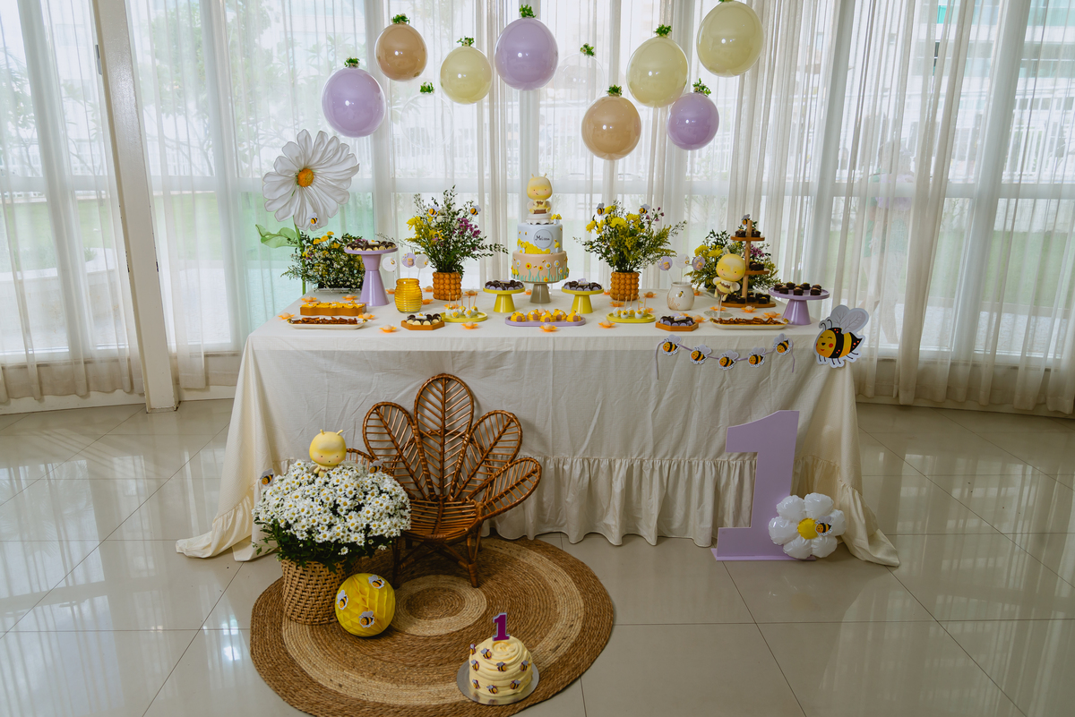foto de festa de crianças - fotógrafo infantil - decoração - de abelha 