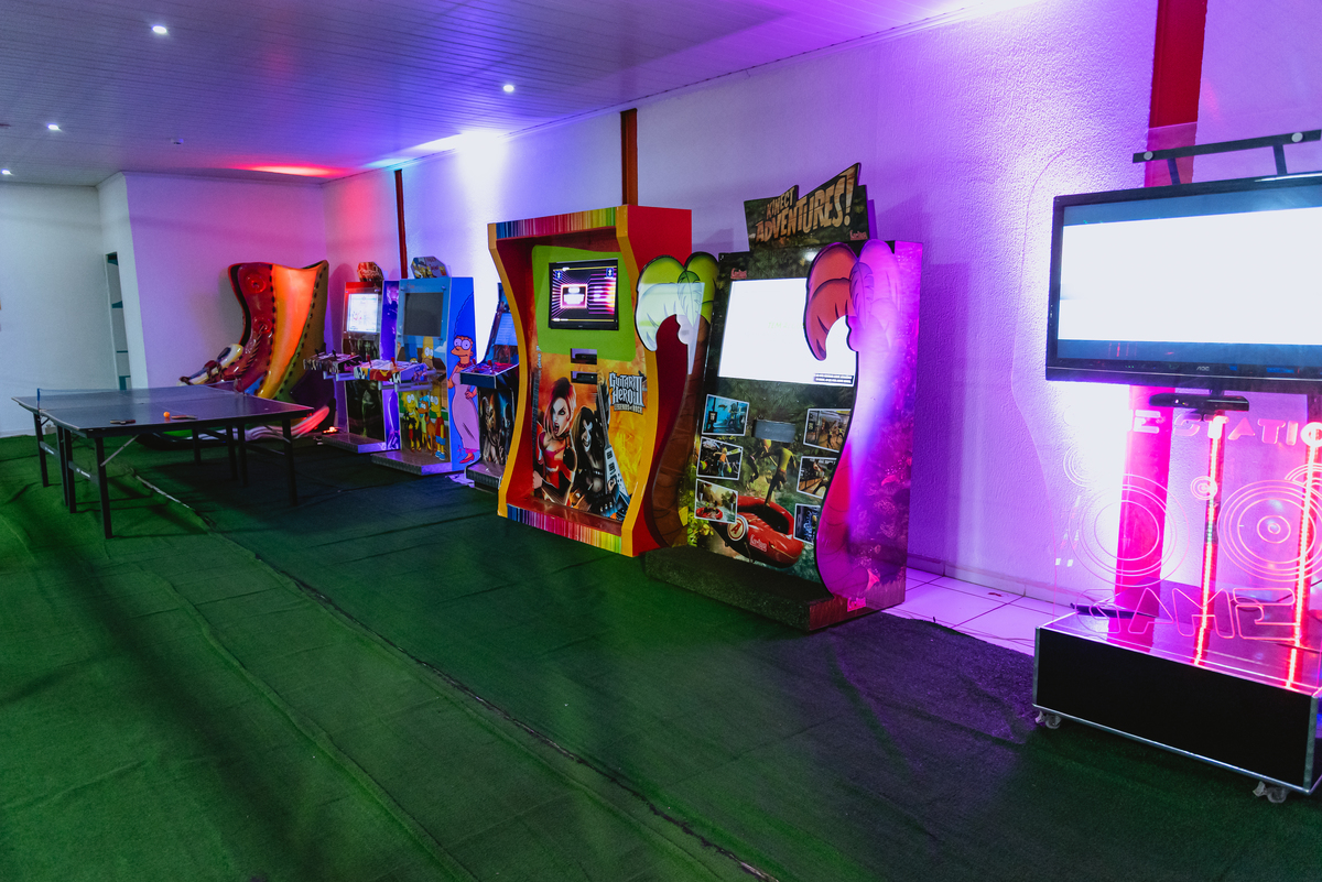 foto de festa de crianças - fotógrafo infantil - decoração - de hot-wheels - espaço clubkids