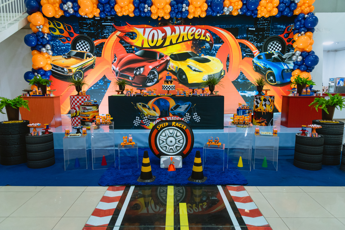 foto de festa de crianças - fotógrafo infantil - decoração - de hot-wheels - espaço clubkids