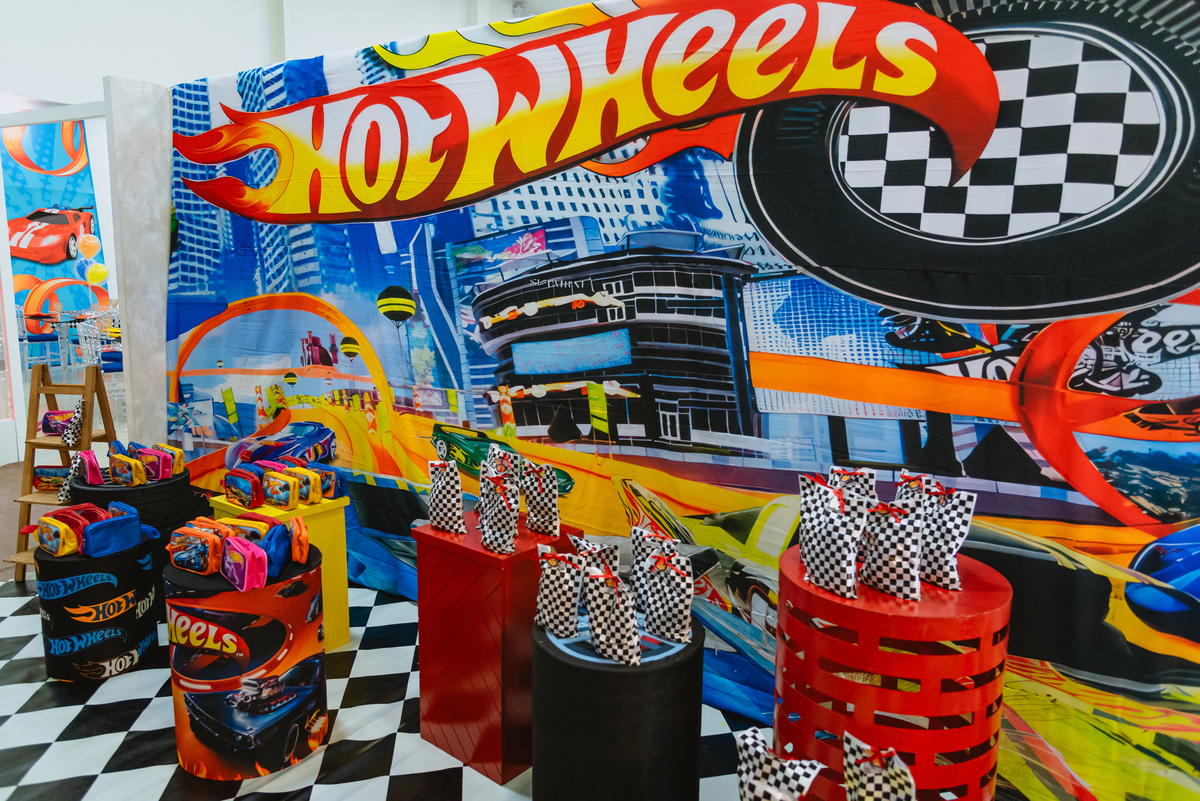 foto de festa de crianças - fotógrafo infantil - decoração - de hot-wheels - espaço clubkids