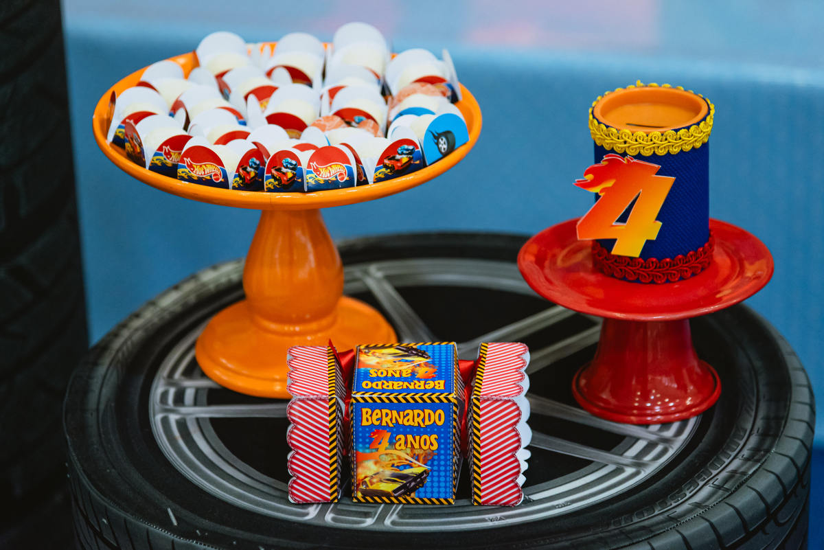 foto de festa de crianças - fotógrafo infantil - decoração - de hot-wheels - espaço clubkids