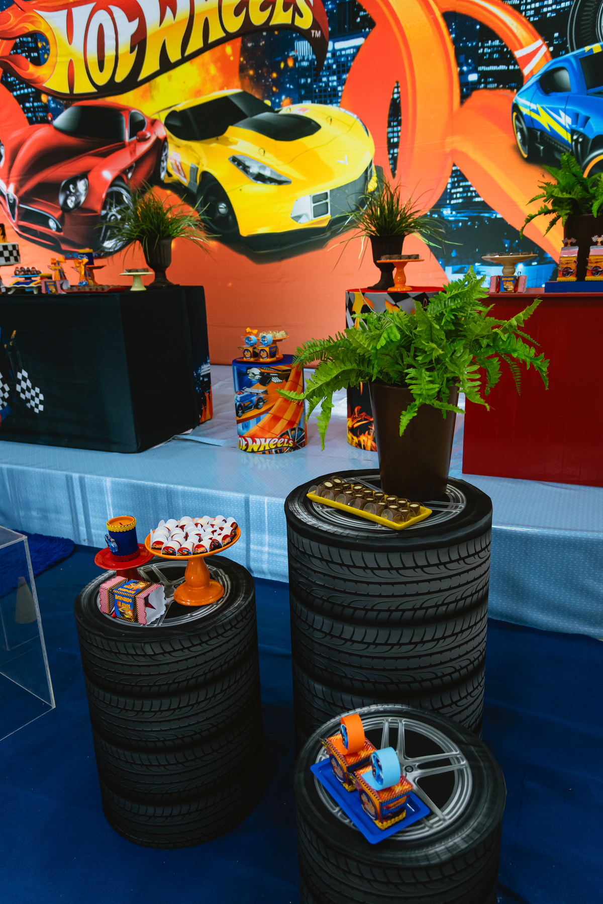 foto de festa de crianças - fotógrafo infantil - decoração - de hot-wheels - espaço clubkids