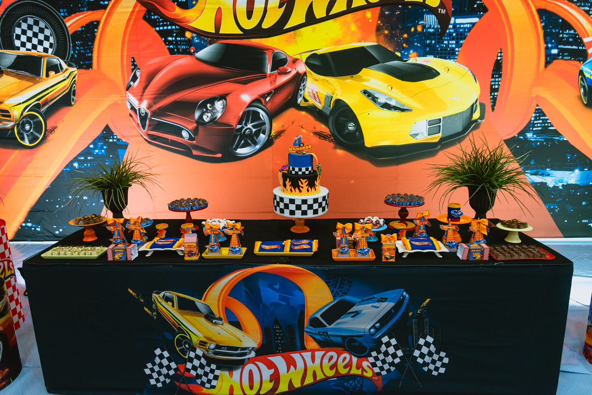 foto de festa de crianças - fotógrafo infantil - decoração - de hot-wheels - espaço clubkids
