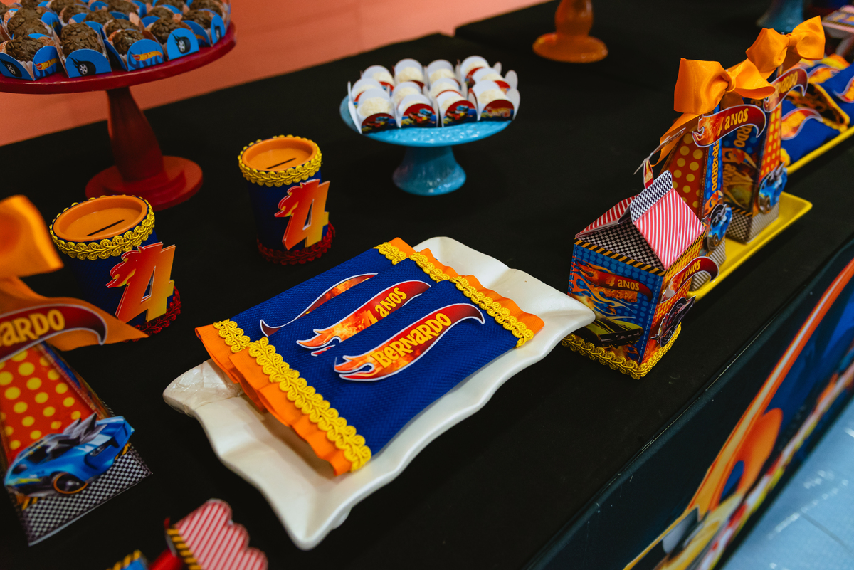 foto de festa de crianças - fotógrafo infantil - decoração - de hot-wheels - espaço clubkids