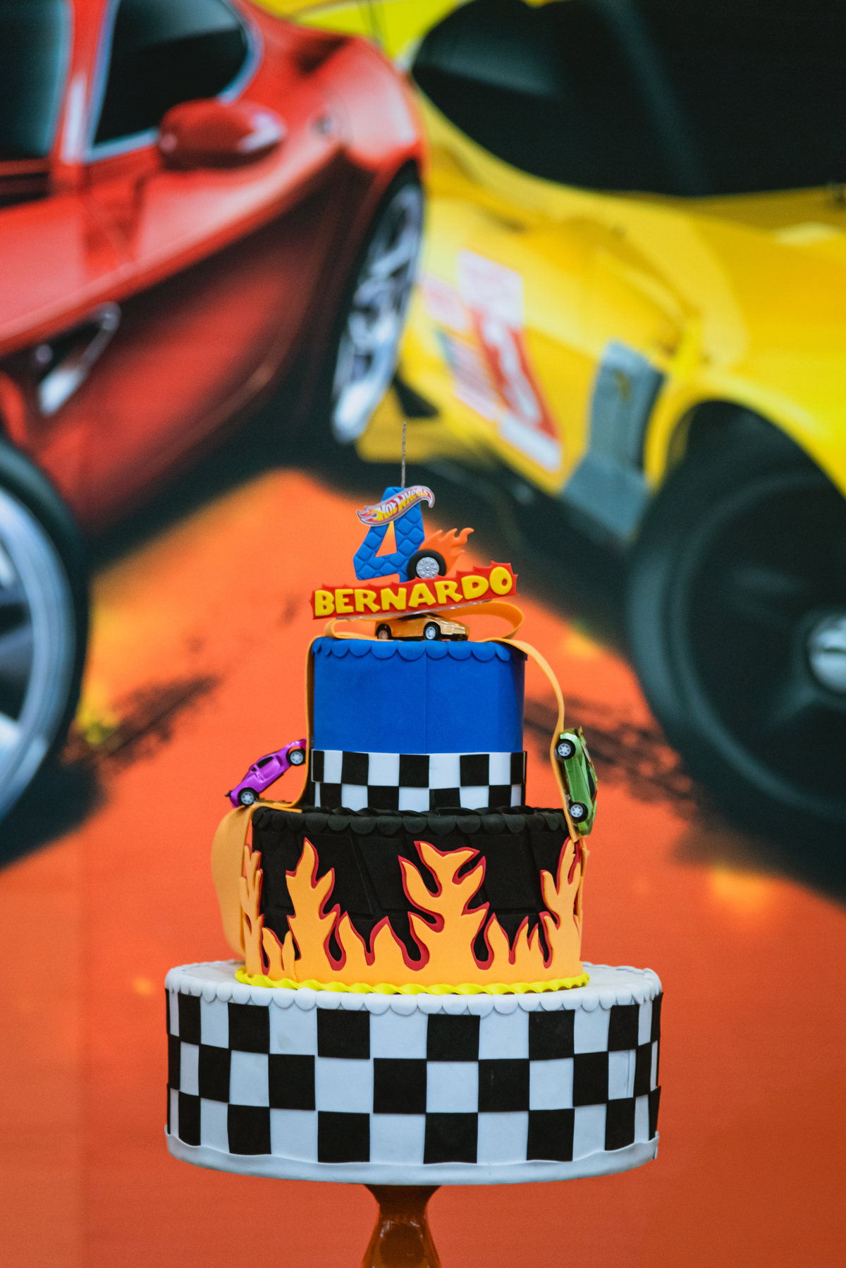 foto de festa de crianças - fotógrafo infantil - decoração - de hot-wheels - espaço clubkids