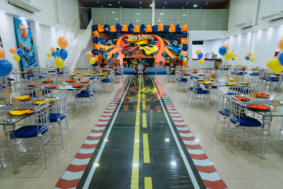 foto de festa de crianças - fotógrafo infantil - decoração - de hot-wheels - espaço clubkids