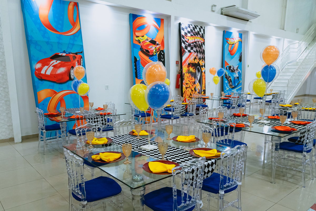foto de festa de crianças - fotógrafo infantil - decoração - de hot-wheels - espaço clubkids
