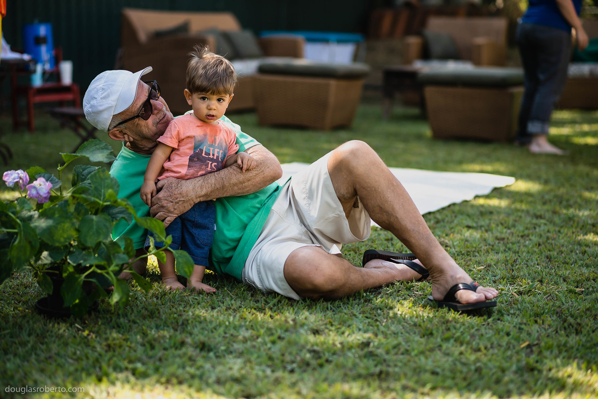 neto e vo abraçados