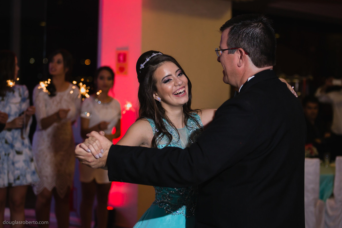 debutante dançando com o pai