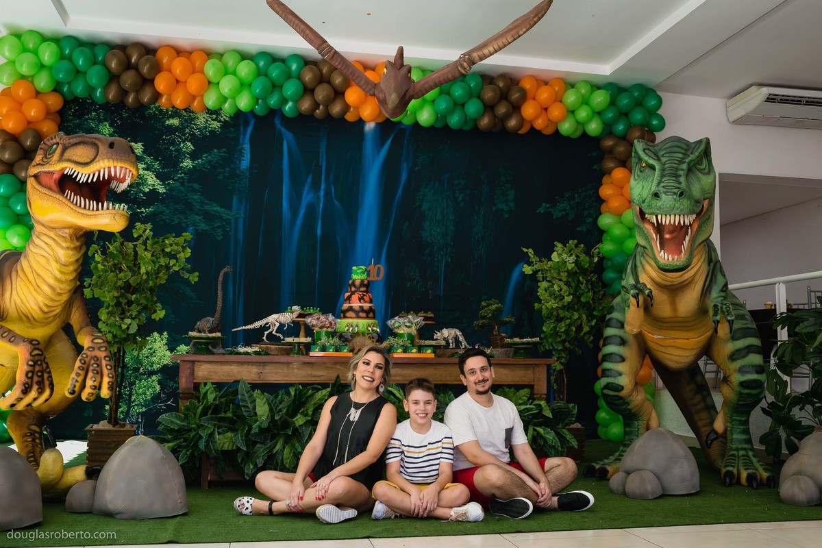 mesa do bolo de dinossauro