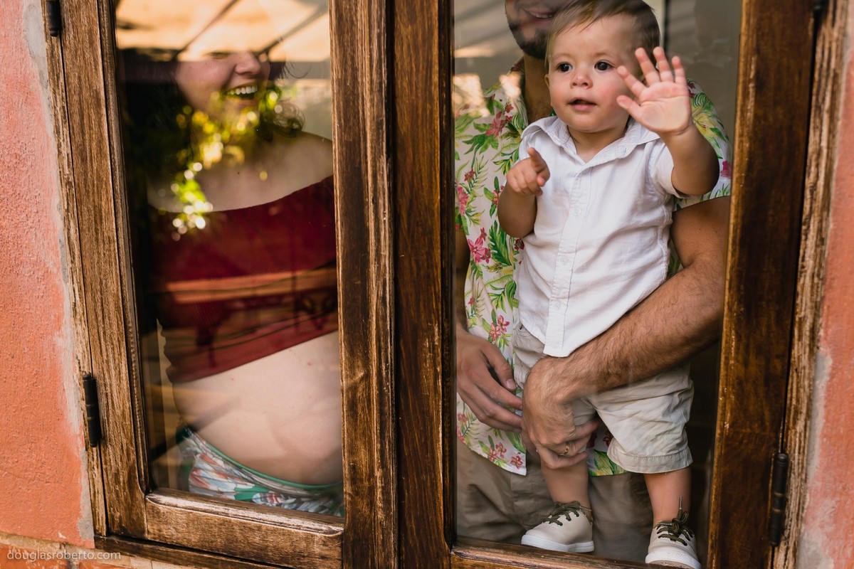 ensaio gestante com a família toda reunida