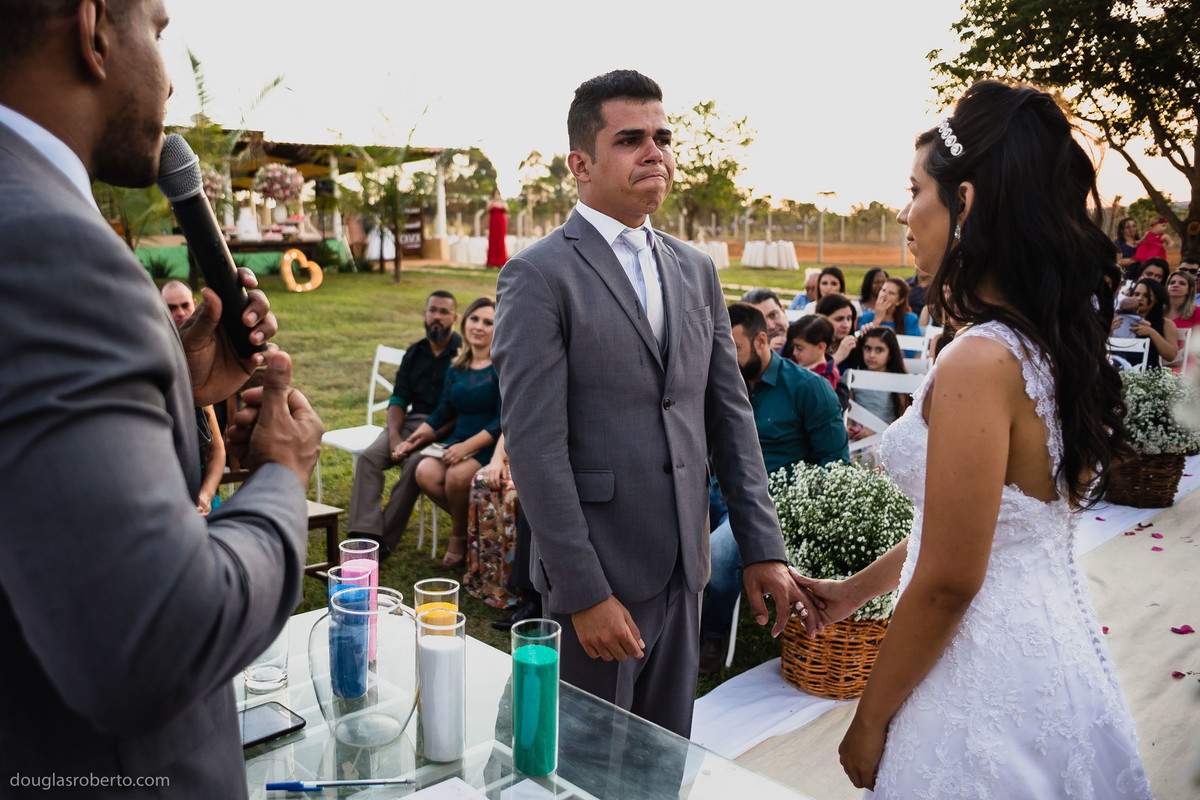 noivo se emocionando