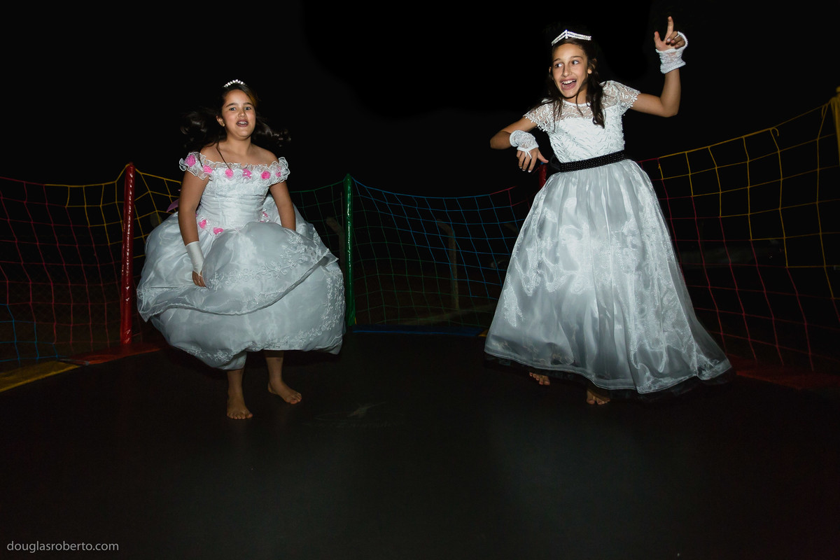 daminhas brincando no casamento