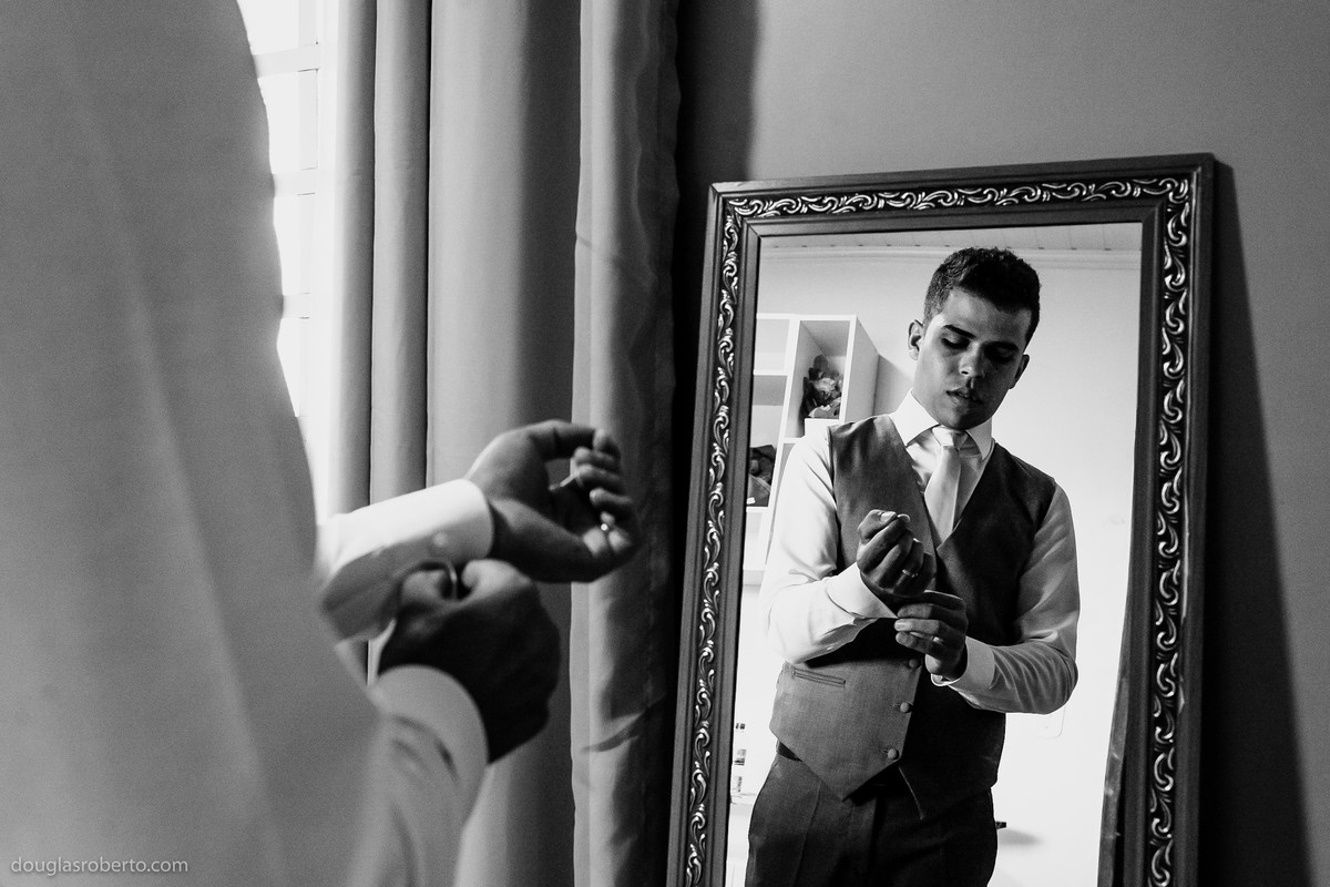 noivo de arrumando