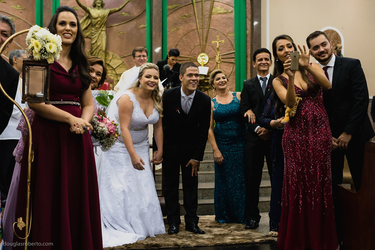 todos esperando as alianças