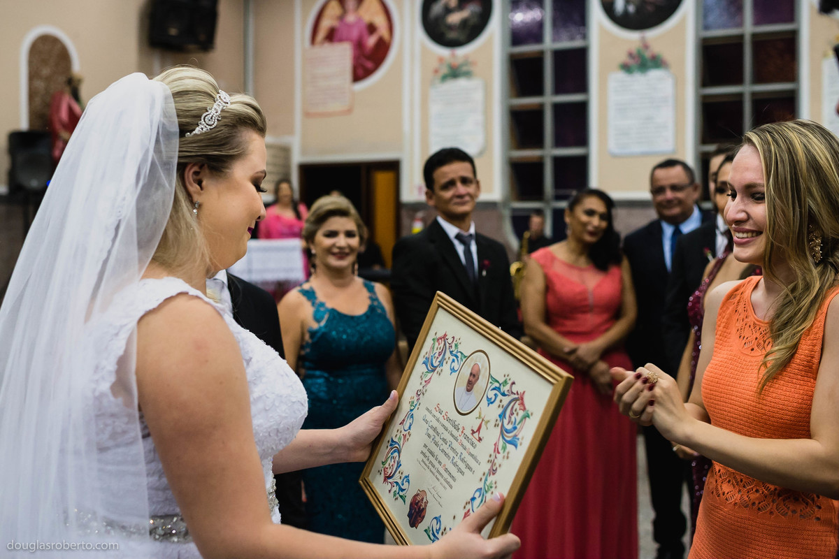 noiva se emocionando