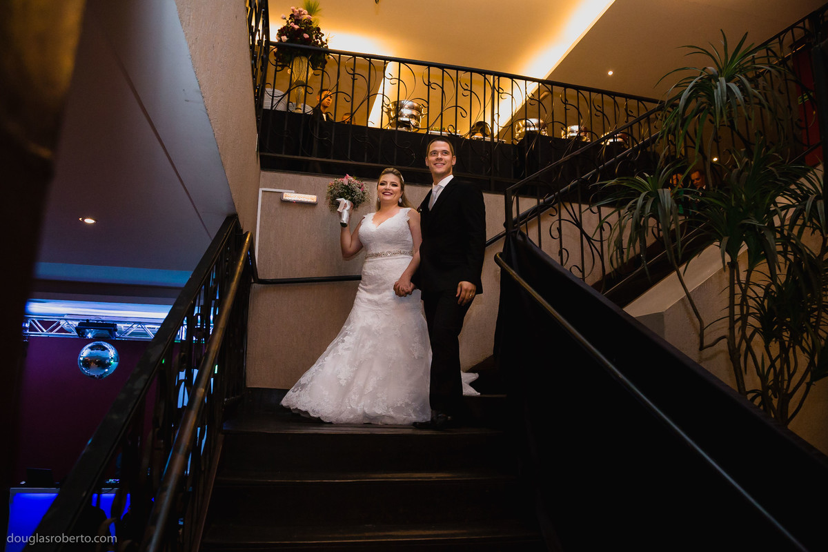 entrada dos noivos no salão