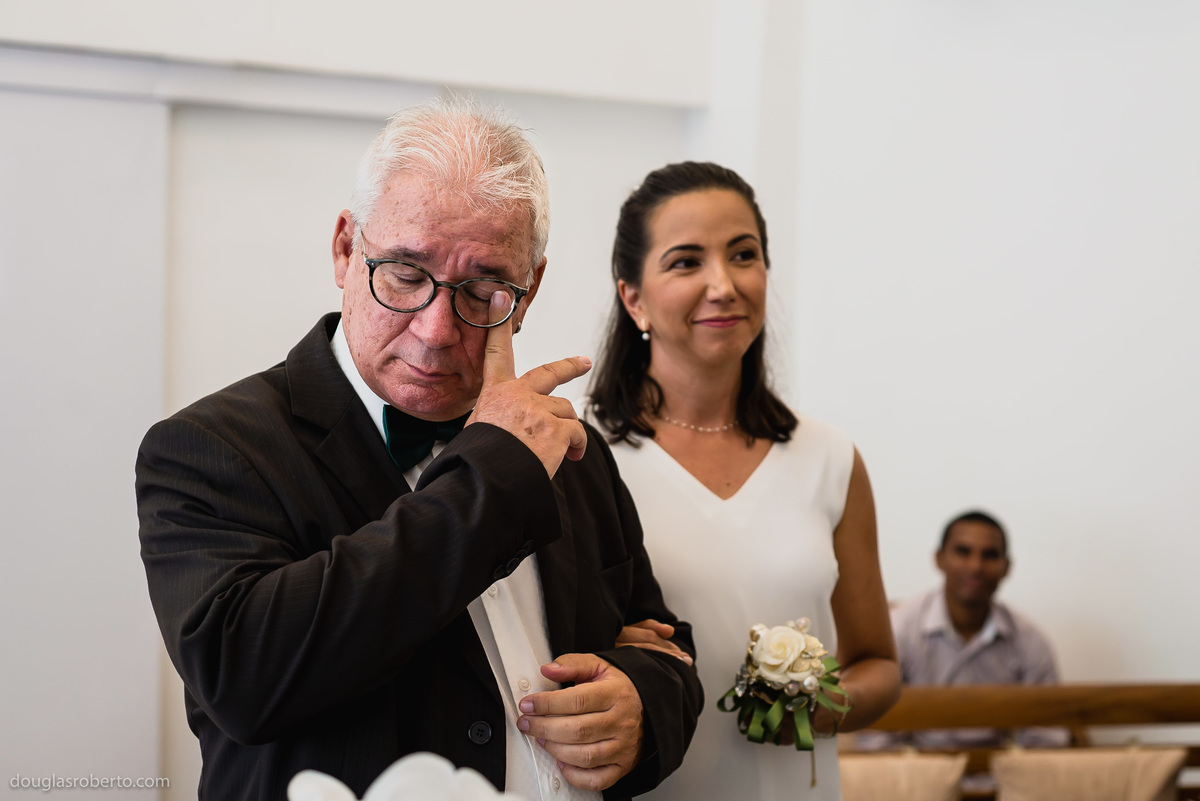 noivo se emocionando