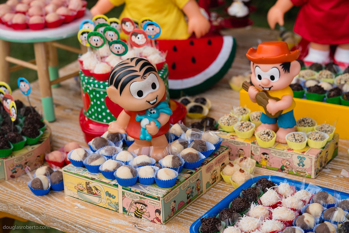 mesa da turma da Monica