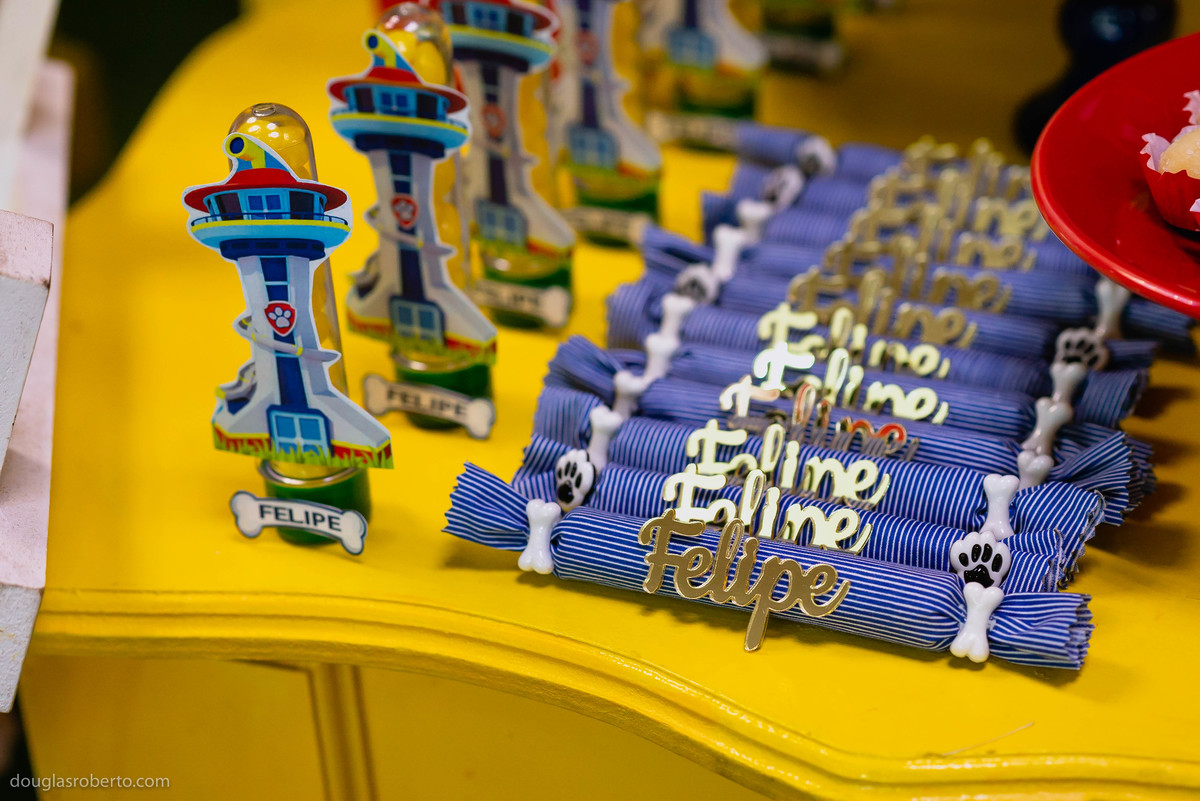 mesa com tema patrulha canina