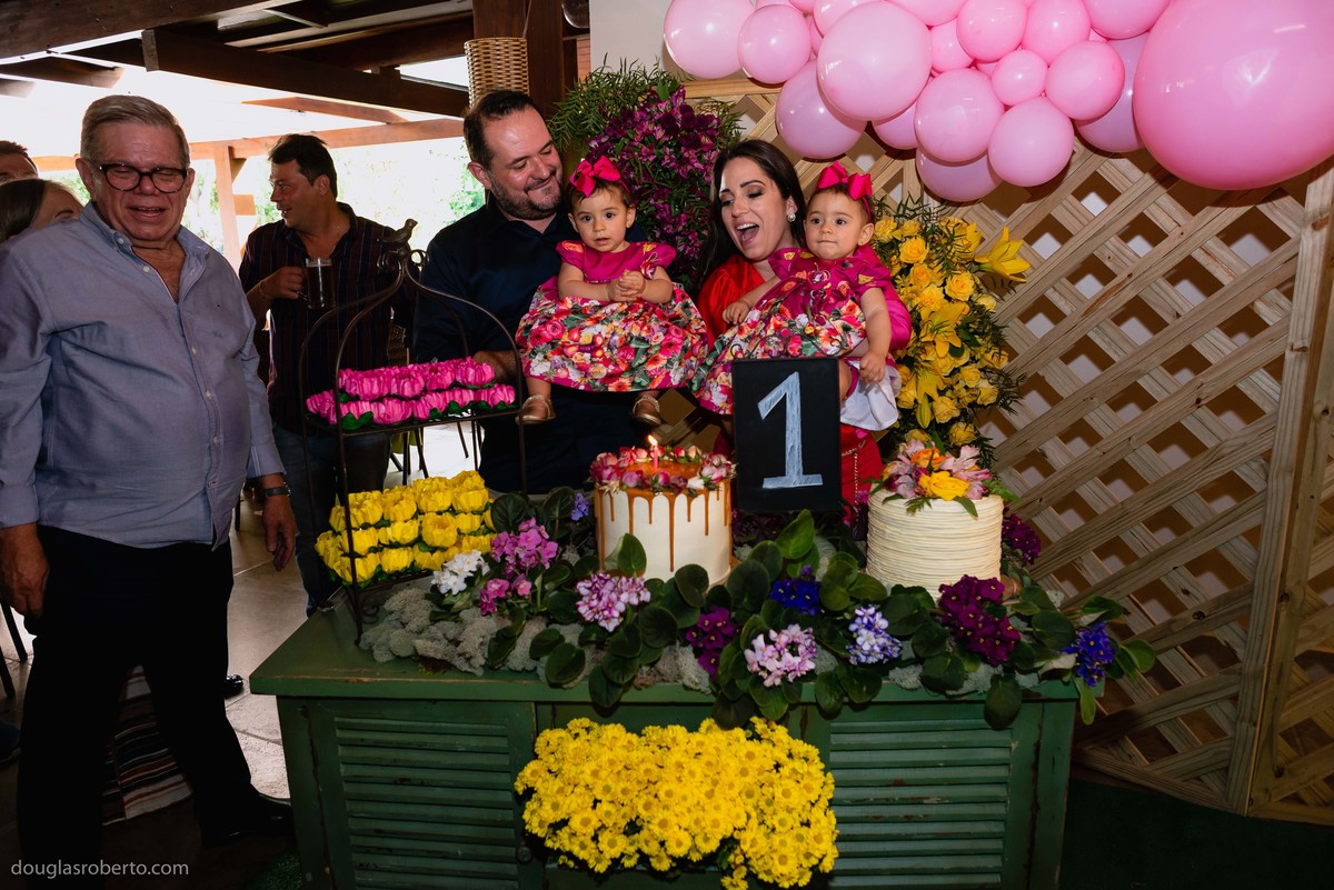 parabéns para as gêmeas 